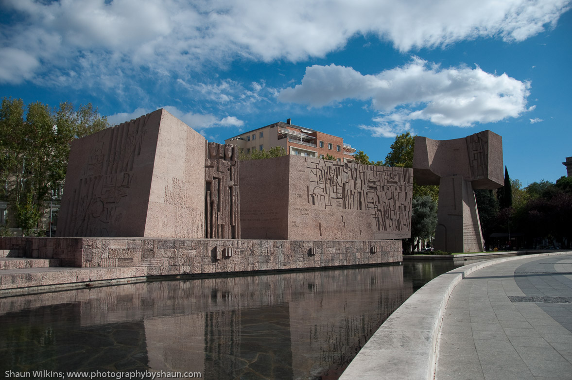 Sculptures at Jardines del Descubrimiento